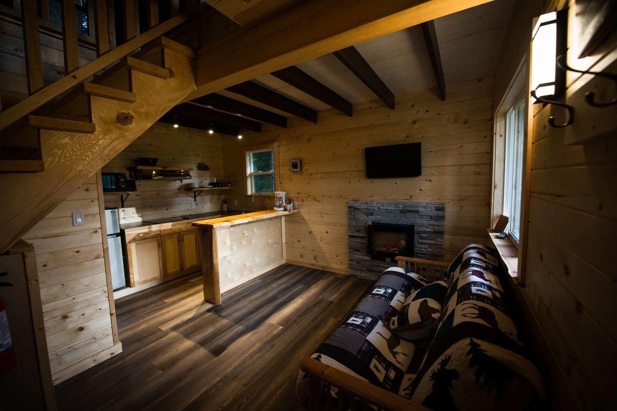 Hidden Acres Farm And Treehouse Resort Terrace Exteriör bild